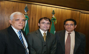Presidente da Assembleia Temístocles Filho, deputado Fábio Novo e o presidente do TRT Manoel Edilson Cardoso 