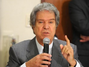 Hélio Costa, Ministro das comunicações: Promessa de banda larga mais larga