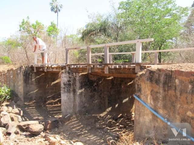 A ponte serve de acesso para as localidades Aparecida e Oiticica 