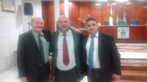 Apenas os vereadores Benedito Gomes, Joaquim Filho e Wilton Nunes compareceram a sessão. 