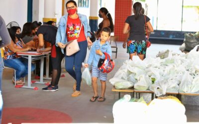 Secretaria de Educação faz entrega de kits de alimentação escolar em Valença