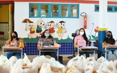 Secretaria de Educação faz entrega de kits de alimentação escolar em Valença