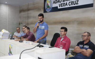 Prefeito Sávio Moura entrega nova ambulância e participa de audiência publica