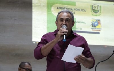 Prefeito Sávio Moura entrega nova ambulância e participa de audiência publica
