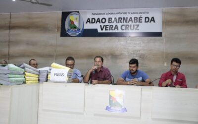 Prefeito Sávio Moura entrega nova ambulância e participa de audiência publica