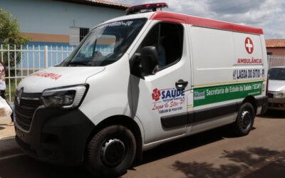 Prefeito Sávio Moura entrega nova ambulância e participa de audiência publica