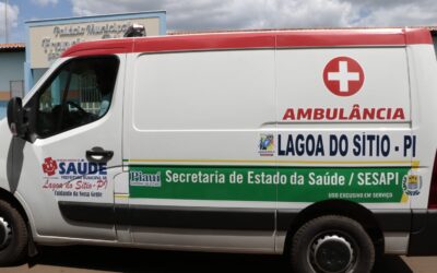 Prefeito Sávio Moura entrega nova ambulância e participa de audiência publica