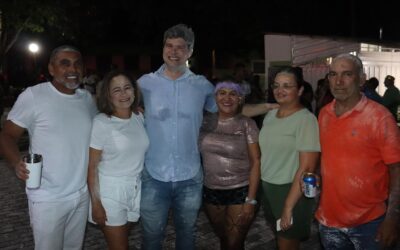Corso de Várzea Grande encerra com grande festa em praça pública