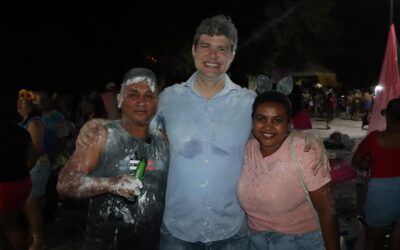 Corso de Várzea Grande encerra com grande festa em praça pública