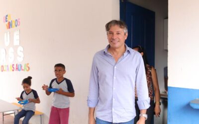 Prefeito Marcelo Costa visita escolas e postos de saúde e determina soluções de problemas