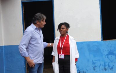 Prefeito Marcelo Costa visita escolas e postos de saúde e determina soluções de problemas