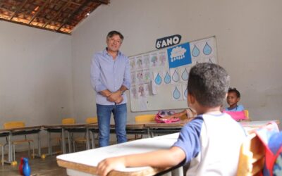 Prefeito Marcelo Costa visita escolas e postos de saúde e determina soluções de problemas