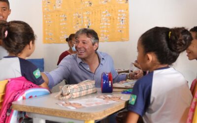 Prefeito Marcelo Costa visita escolas e postos de saúde e determina soluções de problemas