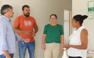 Prefeito Marcelo Costa visita escolas e postos de saúde e determina soluções de problemas