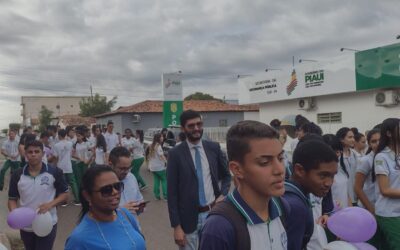 Caminhada em Valença alerta para o combate a violência contra a mulher