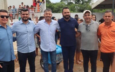 Prefeito Afonso Sobreira de Novo Oriente marca presença na festa de 30 anos de Lagoa do Sítio