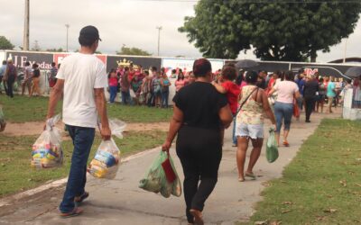 Prefeitura de Valença realiza tradicional entrega de peixes e cestas básicas da Semana Santa