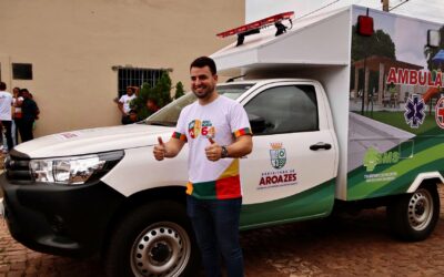 Aroazes recebe nova ambulância durante comemoração dos 64 anos de emancipação política